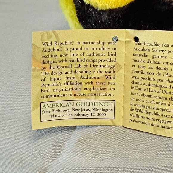 SINGING BIRD, PLAYS REAL BIRD CALLS, AMERICAN GOLDFINCH, 6 L x 4 ½ W x 4 ¾ H IN - Picture 6 of 16